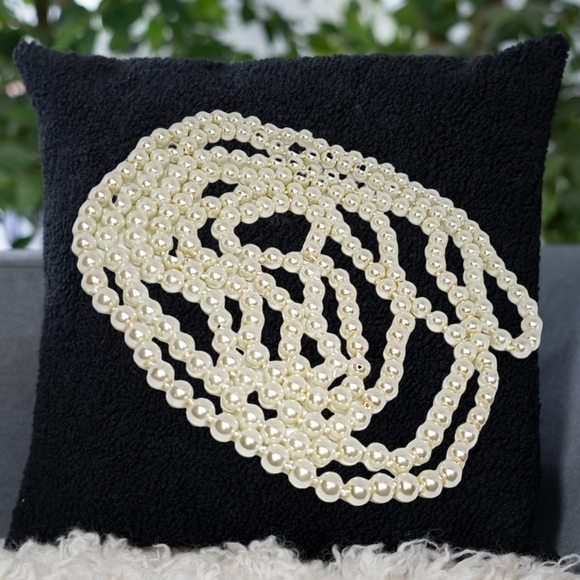 .👣4/$20. Extra Long Faux Pearls Necklace - Picture 4 of 6